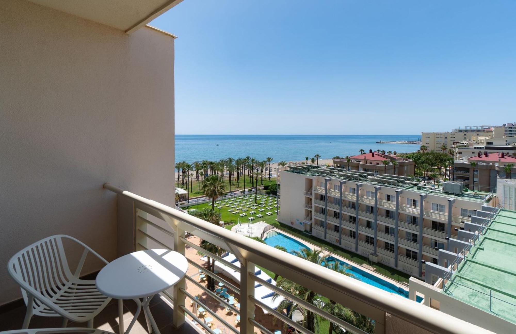 Chambre Club Supérieure - Vue sur Piscine (2 Adultes + 1 Enfant)