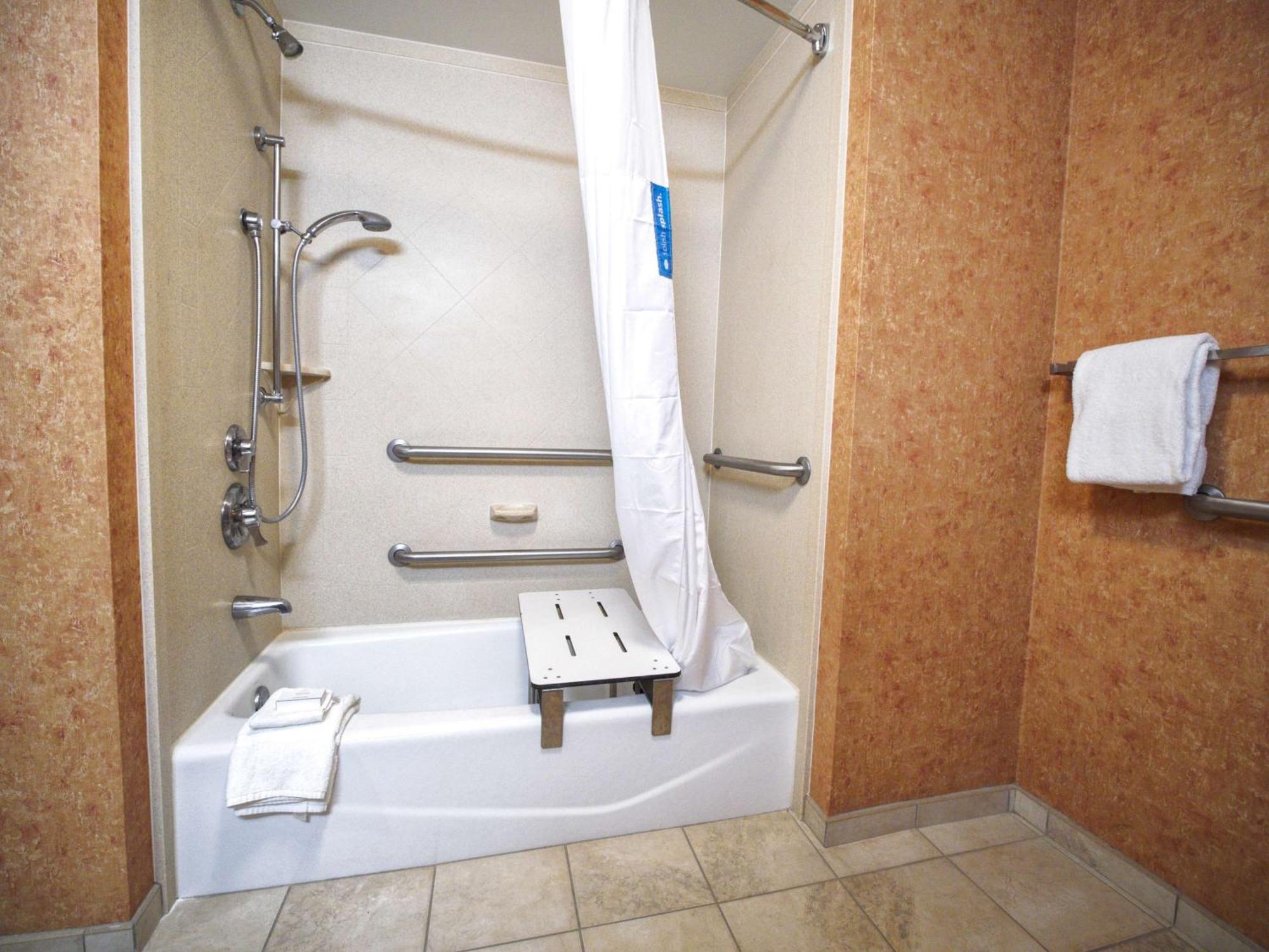 King Room with Accessible Tub - Mobility and Hearing Access/Non-Smoking