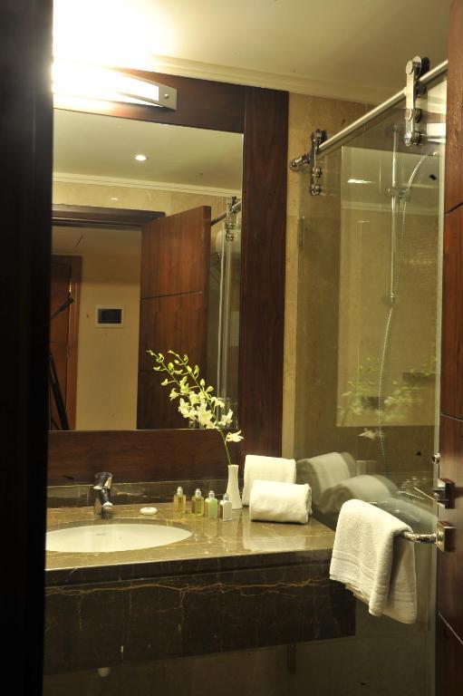 Standard Twin Room with City View