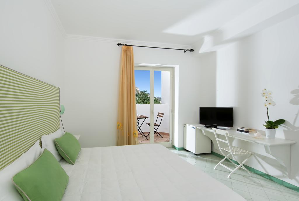 Standard Double or Twin Room,117299086:JPEG