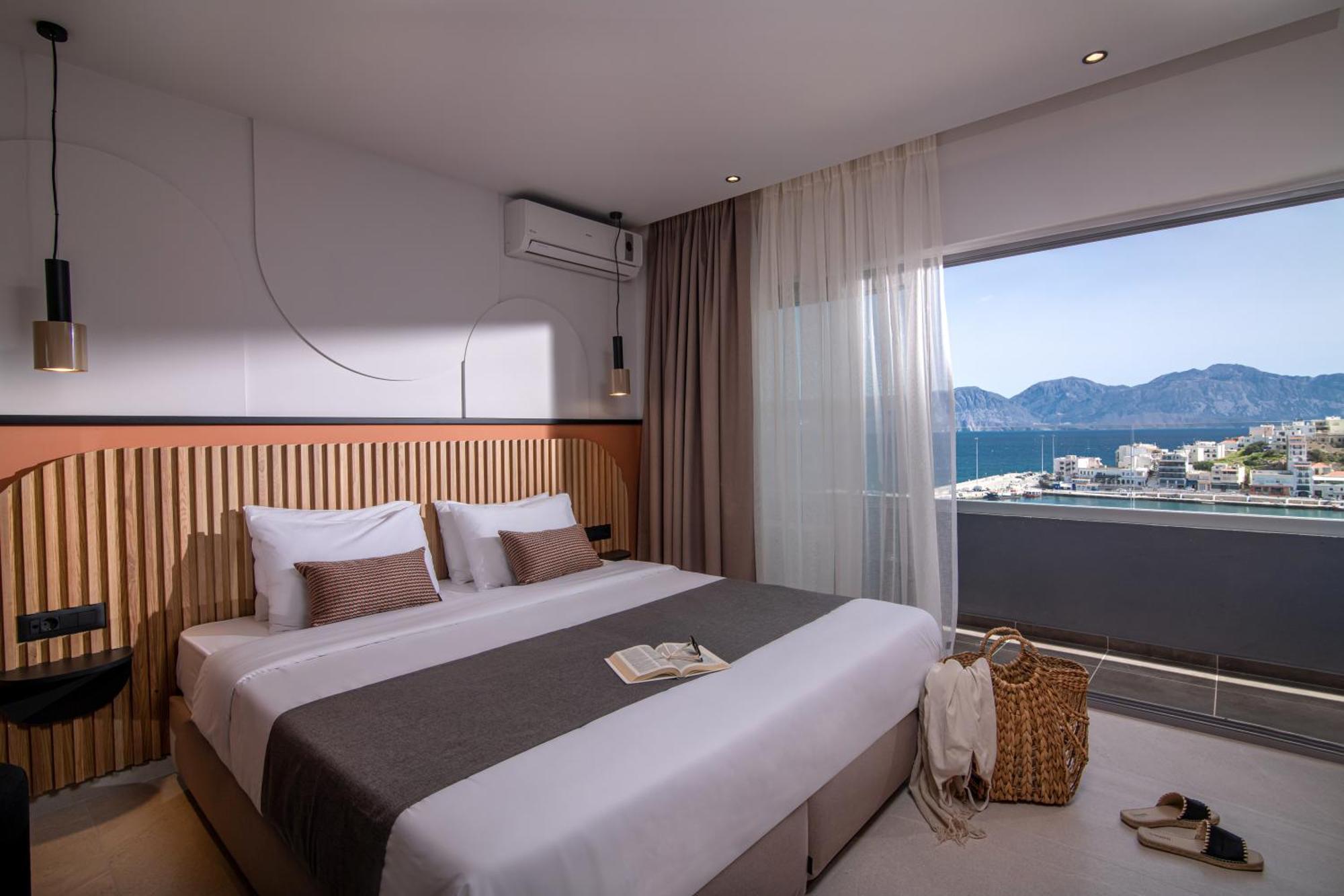 Doppel-/Zweibettzimmer mit seitlichem Meerblick