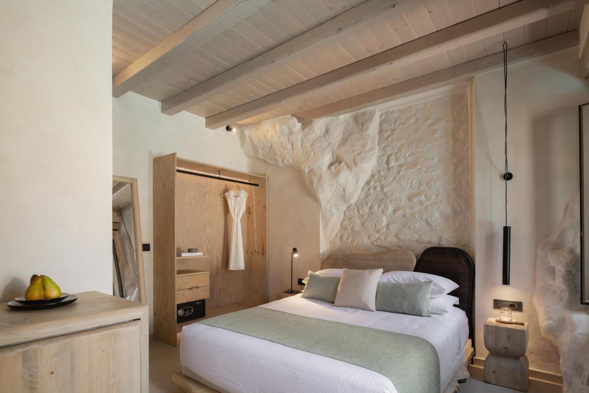 Junior Signature Suite