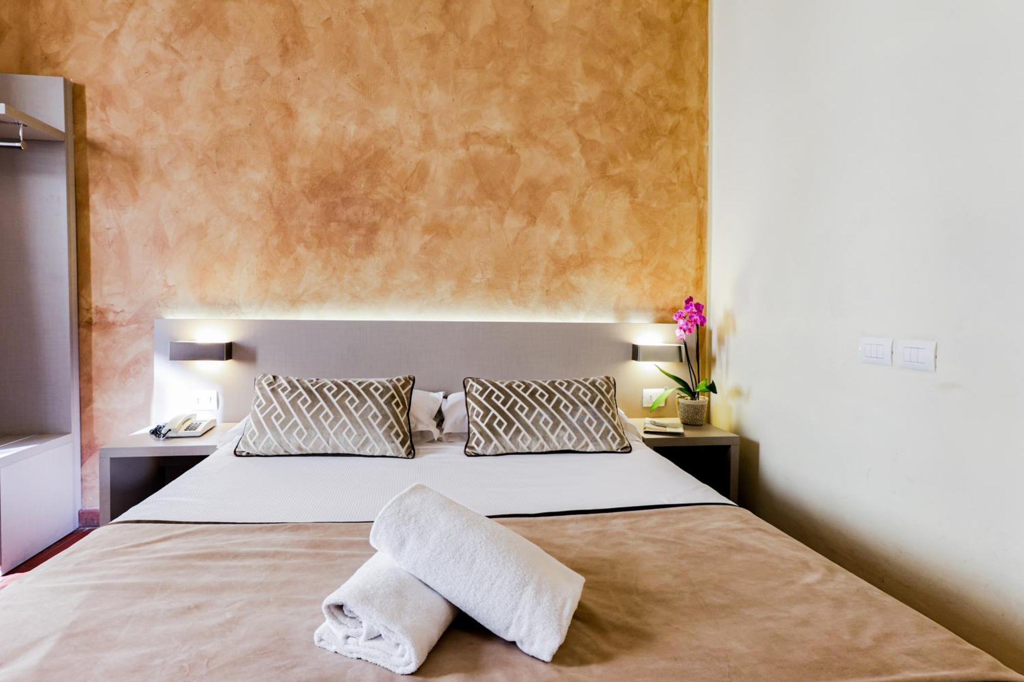 Quarto com Cama de Casal ou 2 de Solteiro