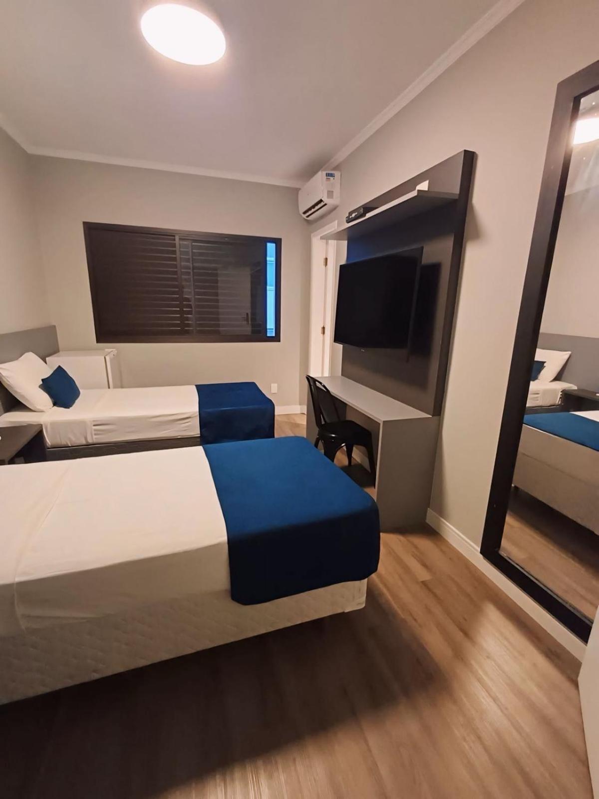 Quarto Twin Standard