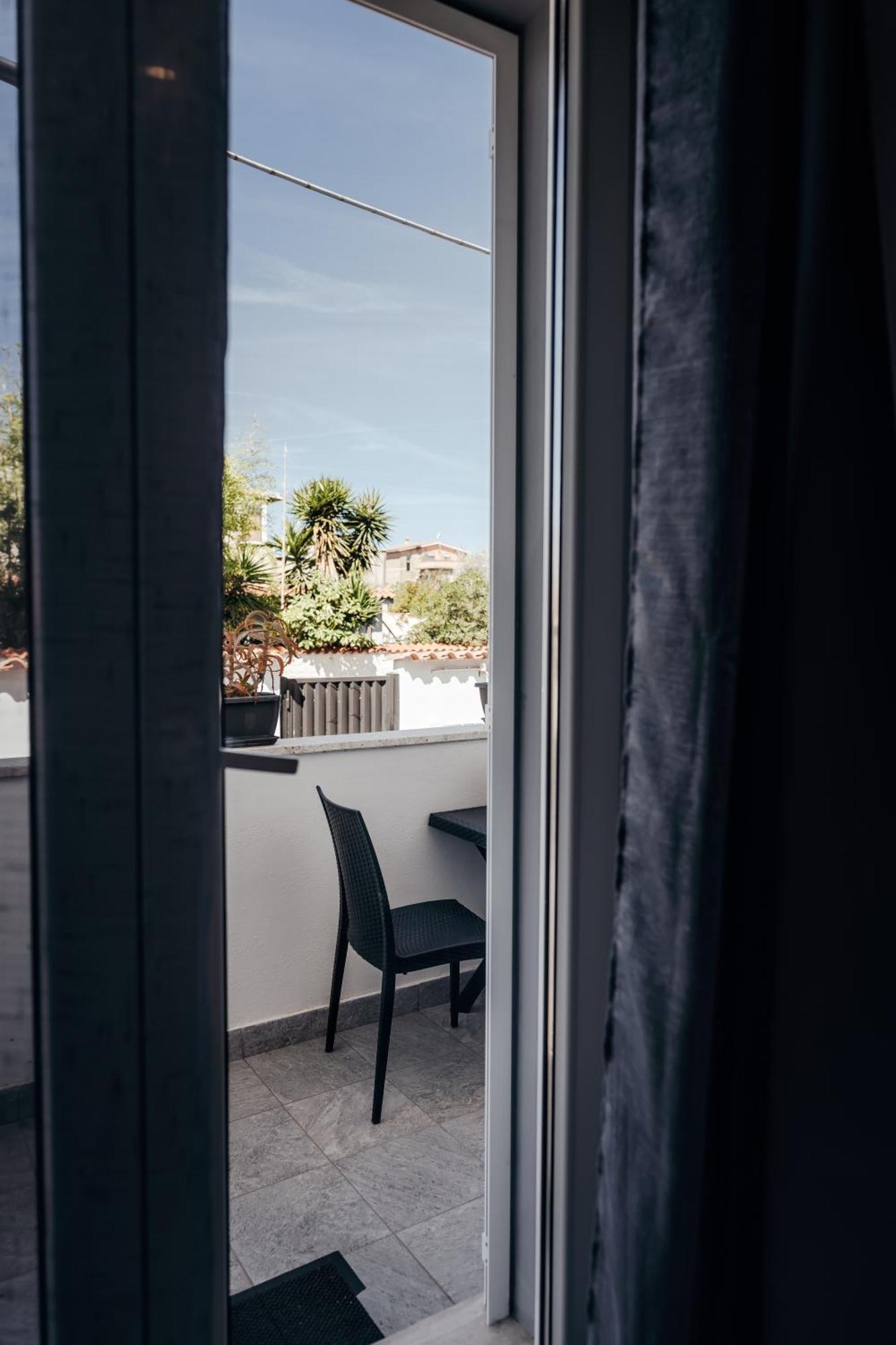Camera Matrimoniale con Balcone e Bagno Privato