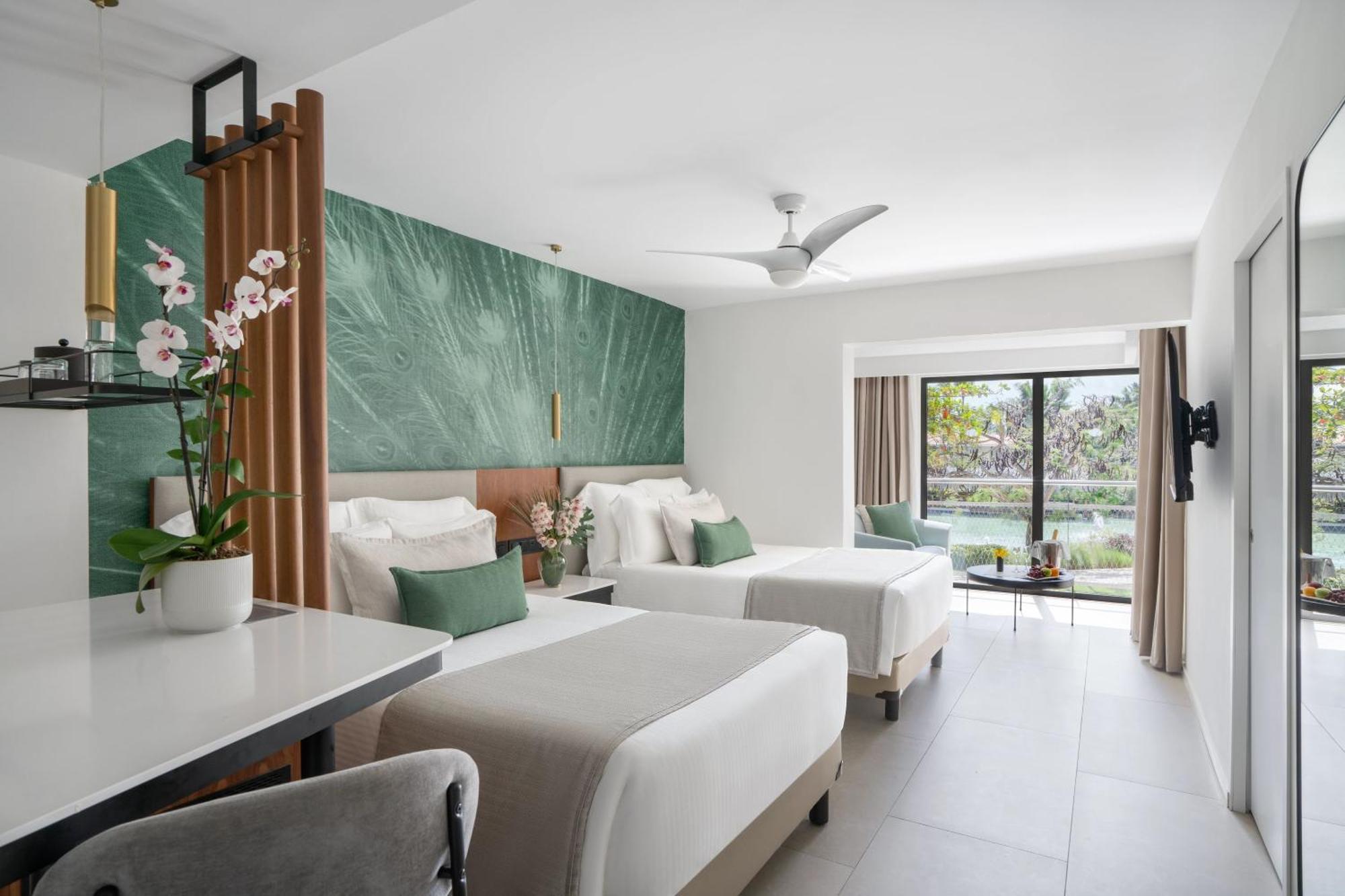 Club Junior Double Suite with Pool View