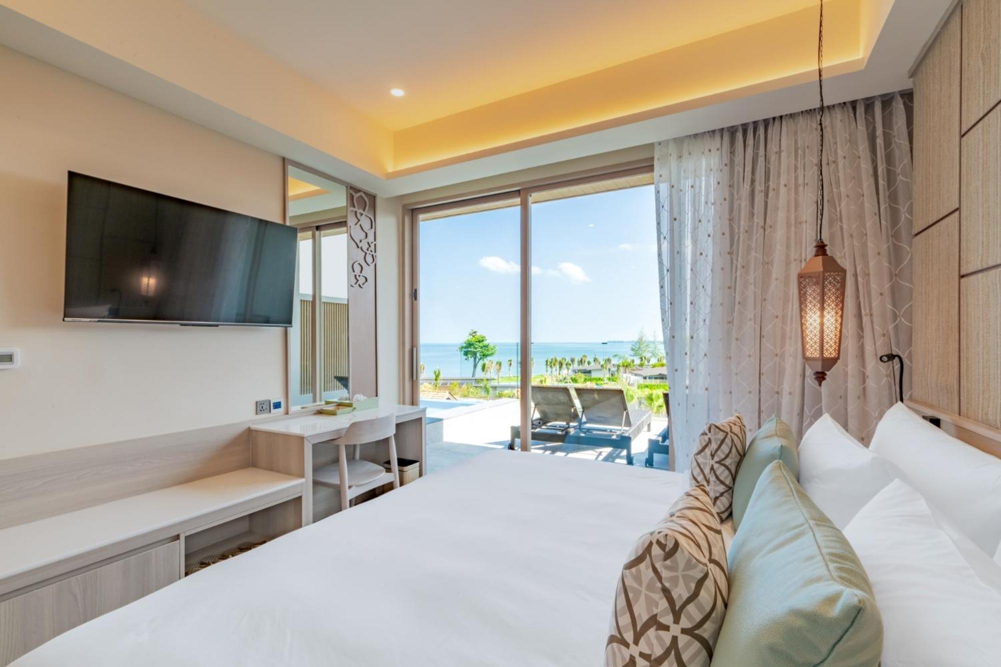 Seaview Penthouse Family Pool Suite