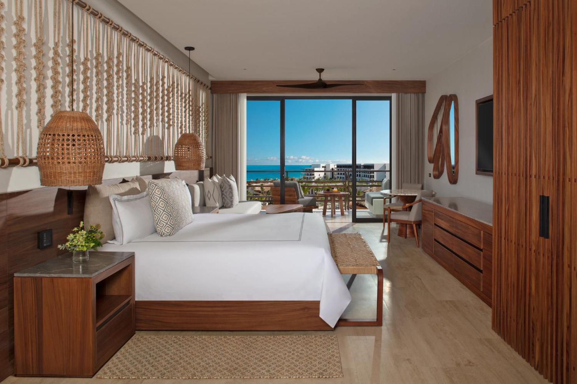 Junior Suite mit Kingsize-Bett und Meerblick