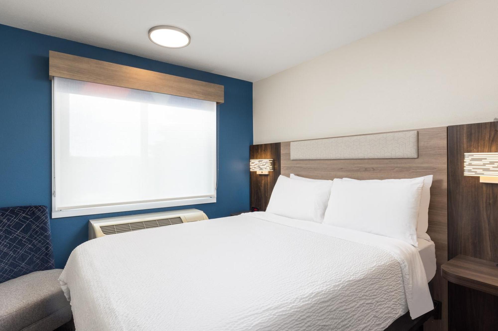 Standard King Room with King and Queen Bed