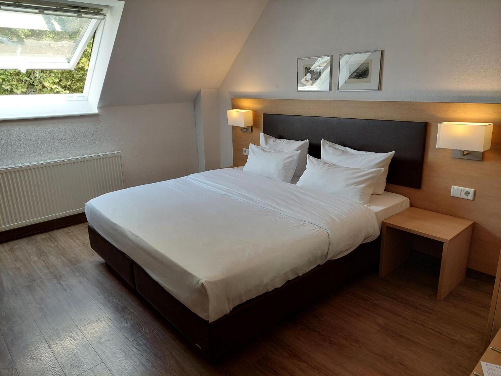 Standard Queen Room,1633005735:JPEG
