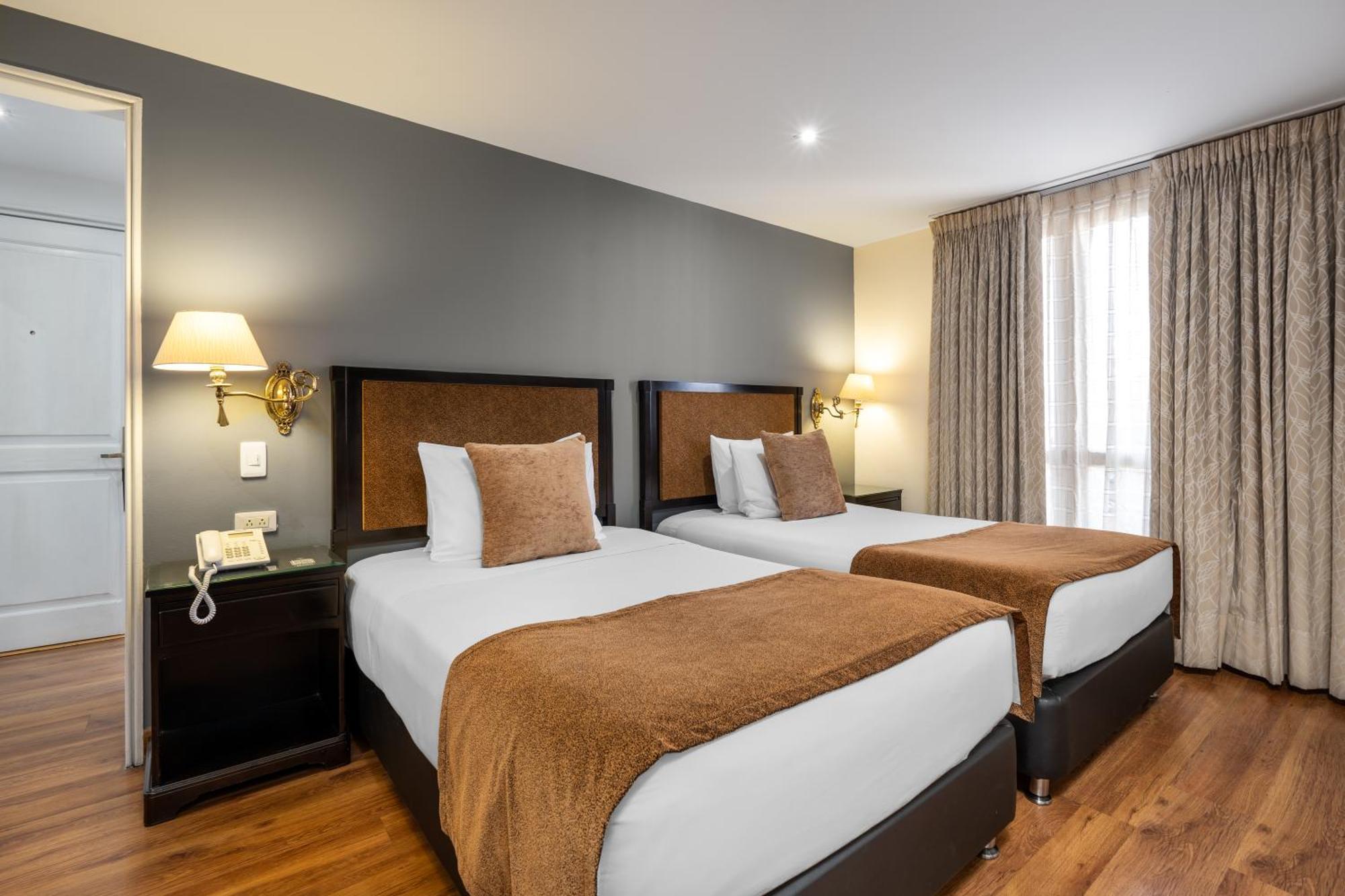 Quarto com 2 Camas de Solteiro
