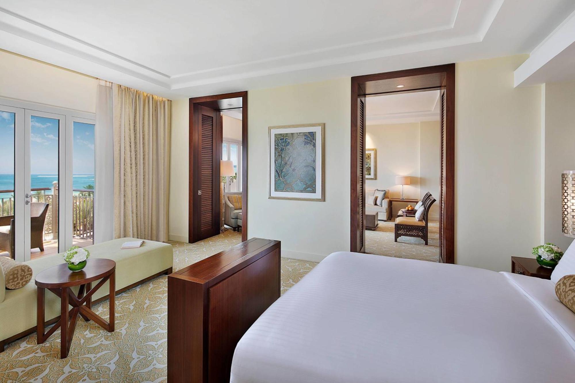 One Bedroom Club Suite, 1 King Bed, Club Lounge Access with 5 Culinary Presentations Including Breakfast and Free Flowing Beverages,1615382549:JPEG