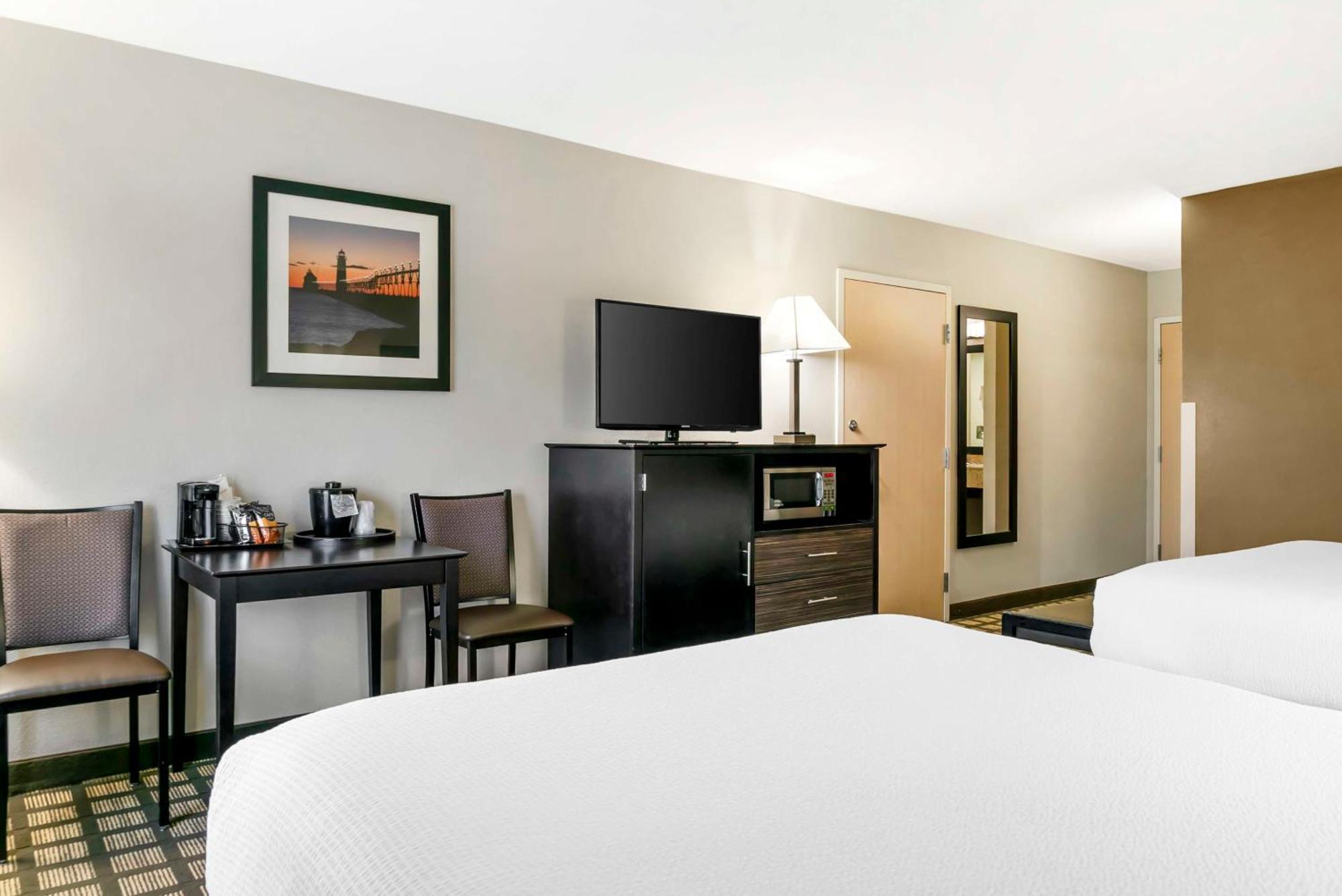 Queen Room Two Queen Beds Exterior Entrance Annex Building or No Elevator Access,1615692120:JPEG