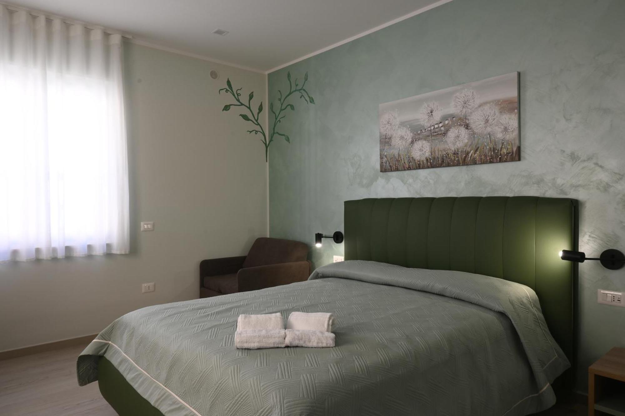 Deluxe Room,1617344300:JPEG