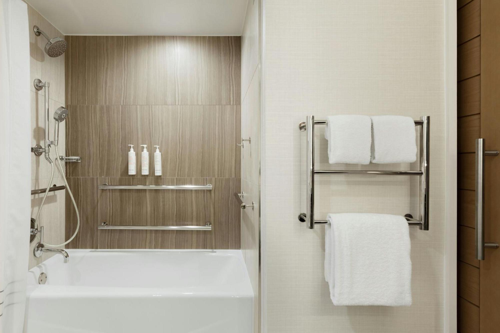 King Room with Balcony,1641012078:JPEG