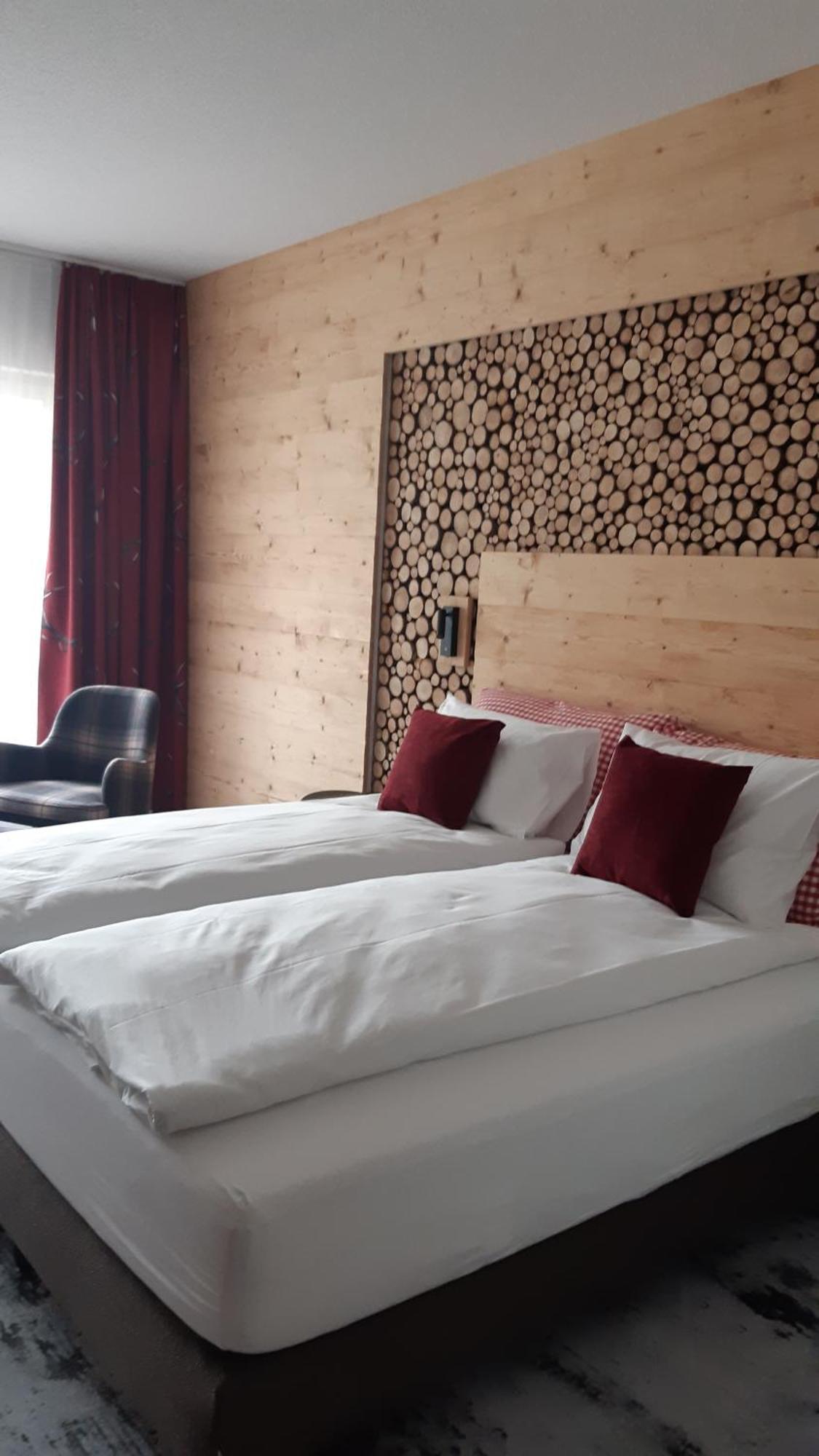 Deluxe Double or Twin Room with Mountain View
