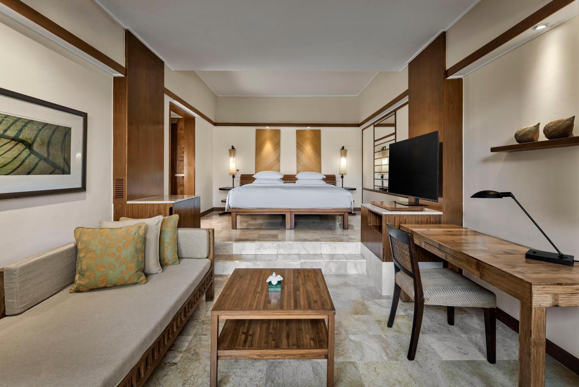 Deluxe King Room - Club Access,1656183671:JPEG