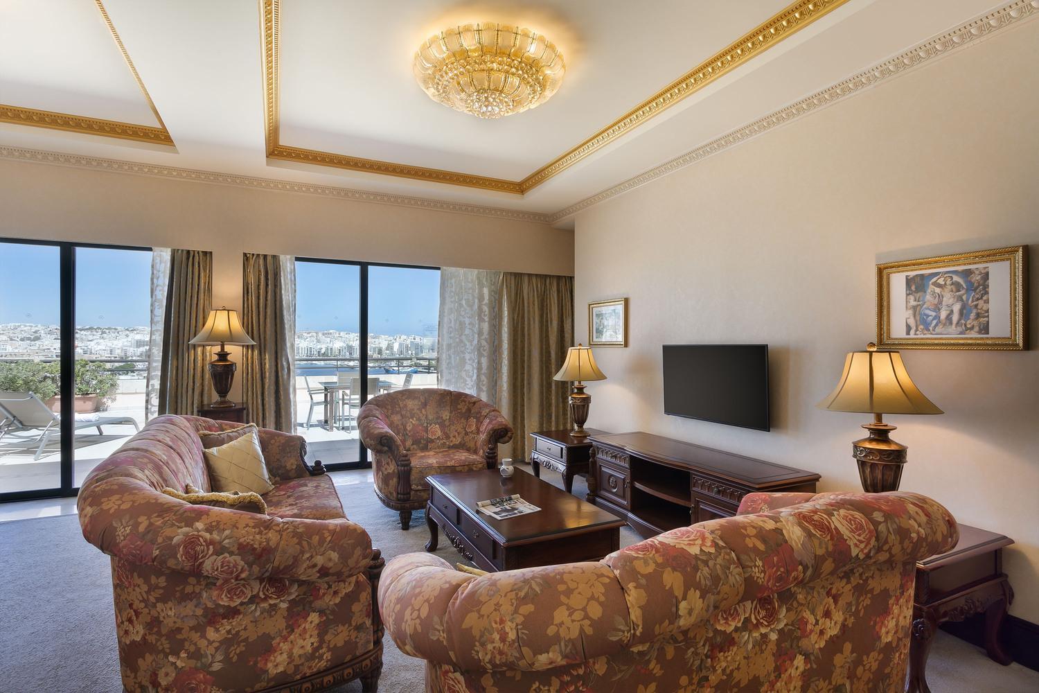 Suite Real con terraza y vistas completas al mar