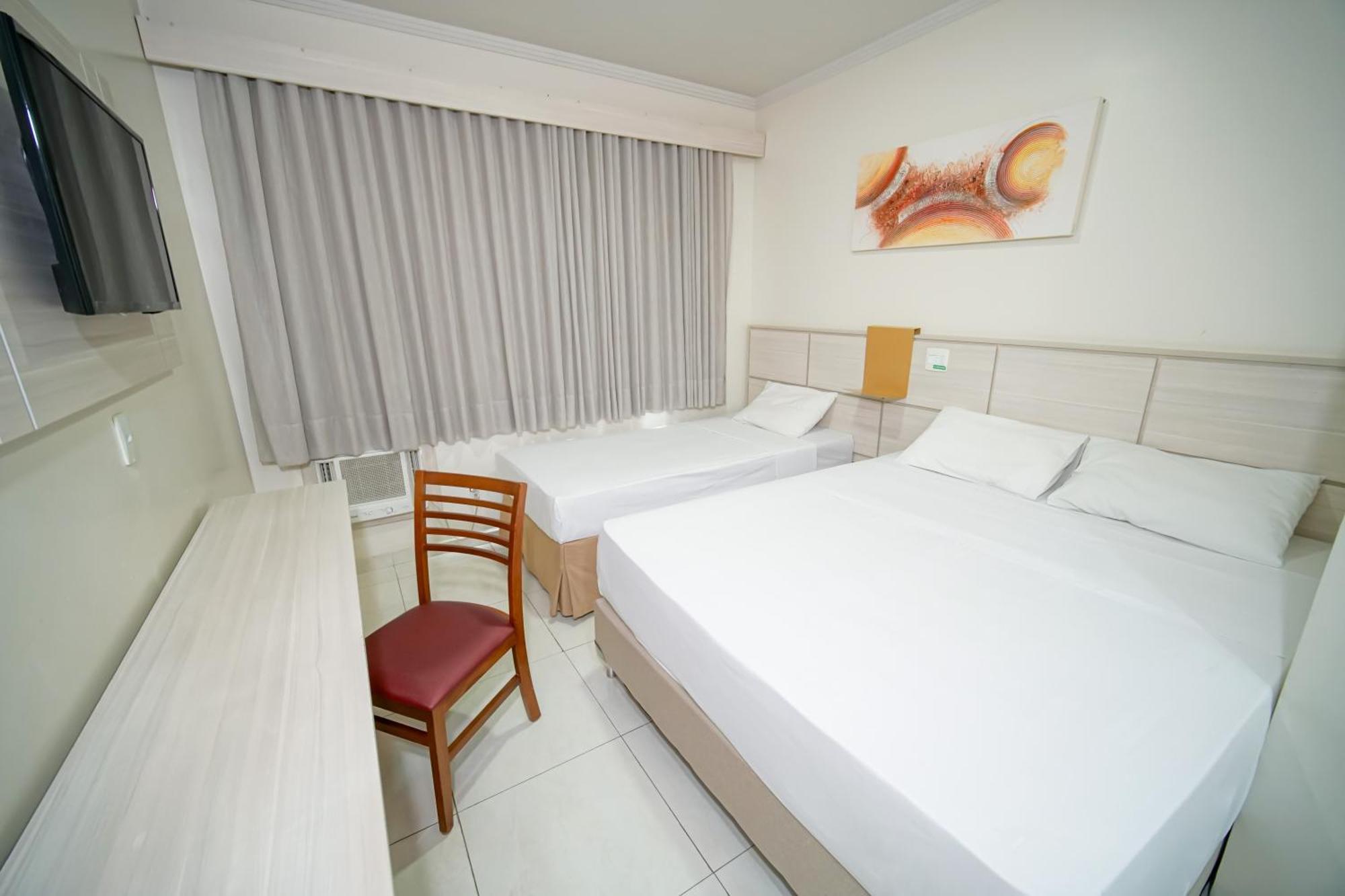 Quarto com 1 Cama de Casal Queen e 1 Cama de Solteiro,1663022544:JPEG
