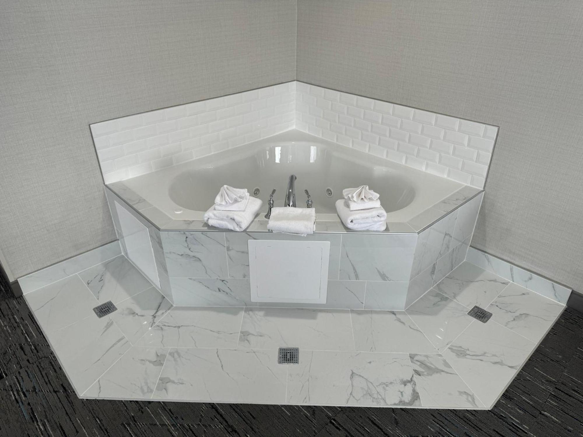 King Suite Spa Bath,1722914530:JPEG