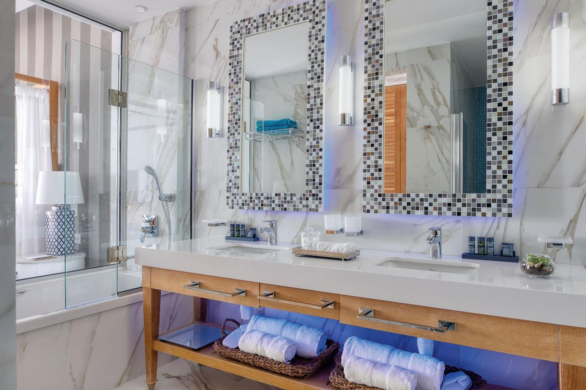 Cabina Superior con Piscina Privata e Vista Mare
