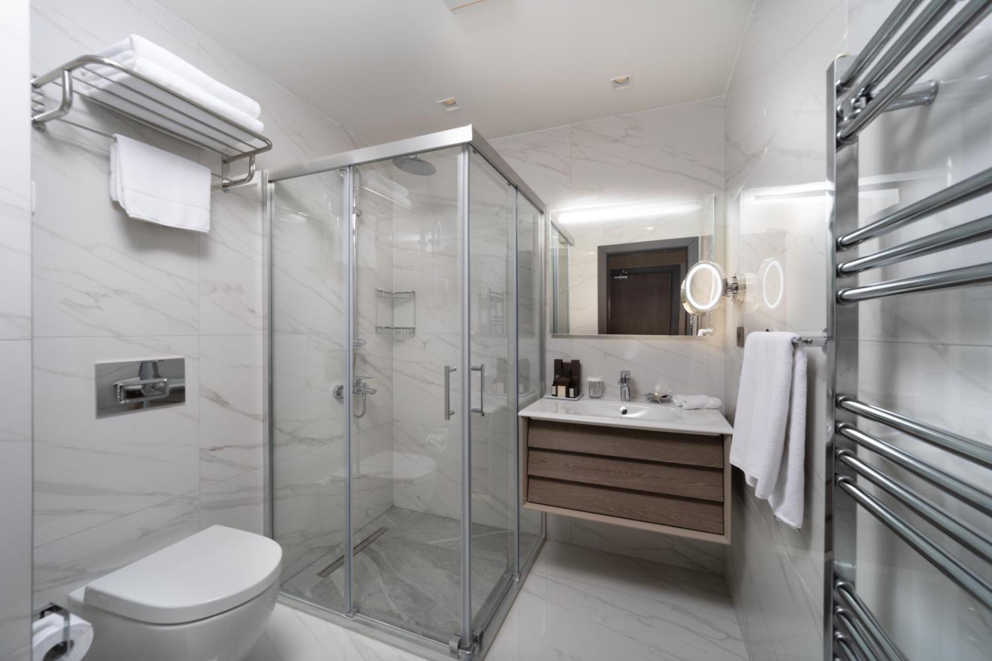 Queen Suite with Sea View