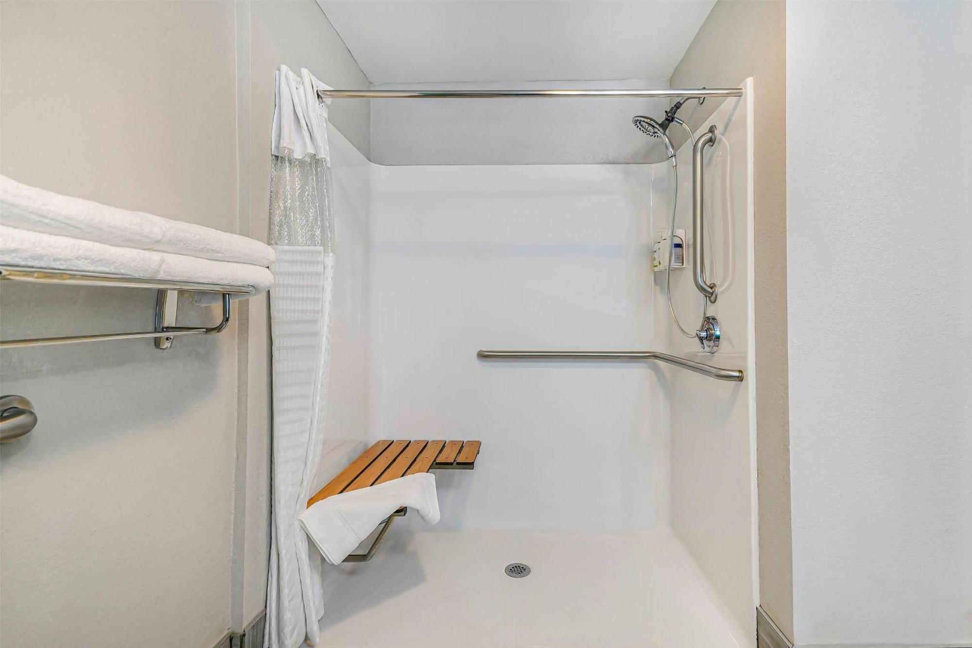 Queen Room with Two Queen Beds - Mobility/Hearing Accessible - Non-Smoking