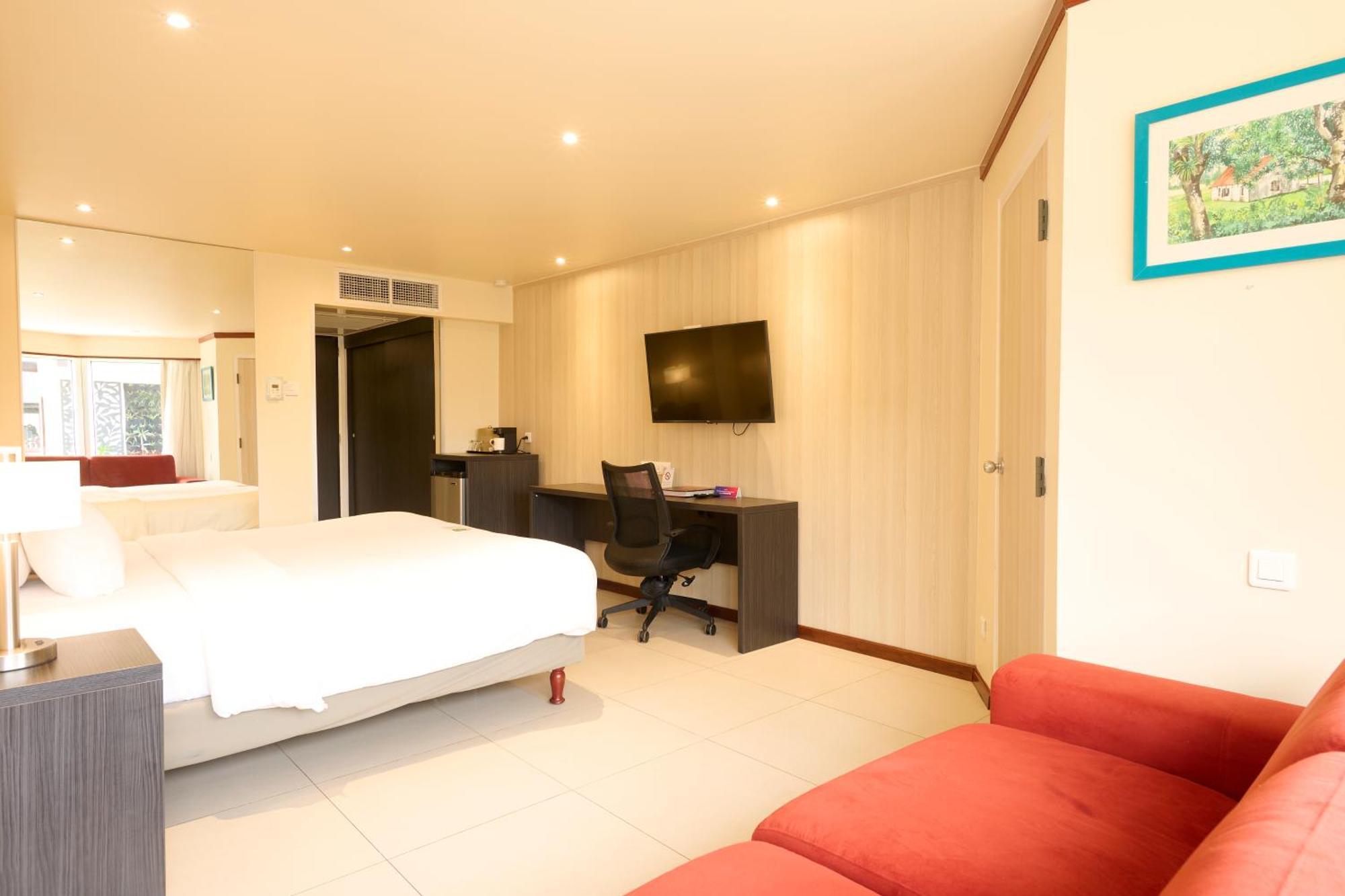 Executive Suite,1688823919:JPEG