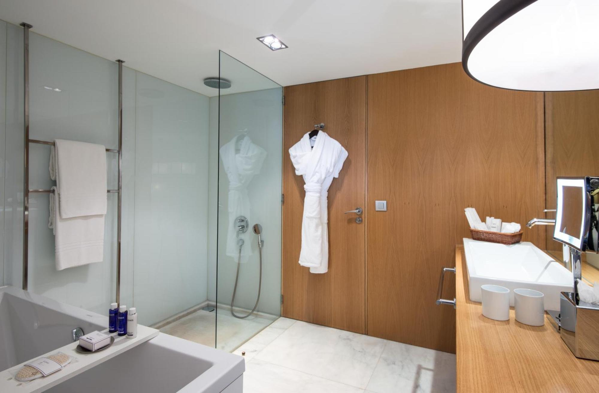 Suite King Familiar com 2 Quartos e 2 Camas Individuais