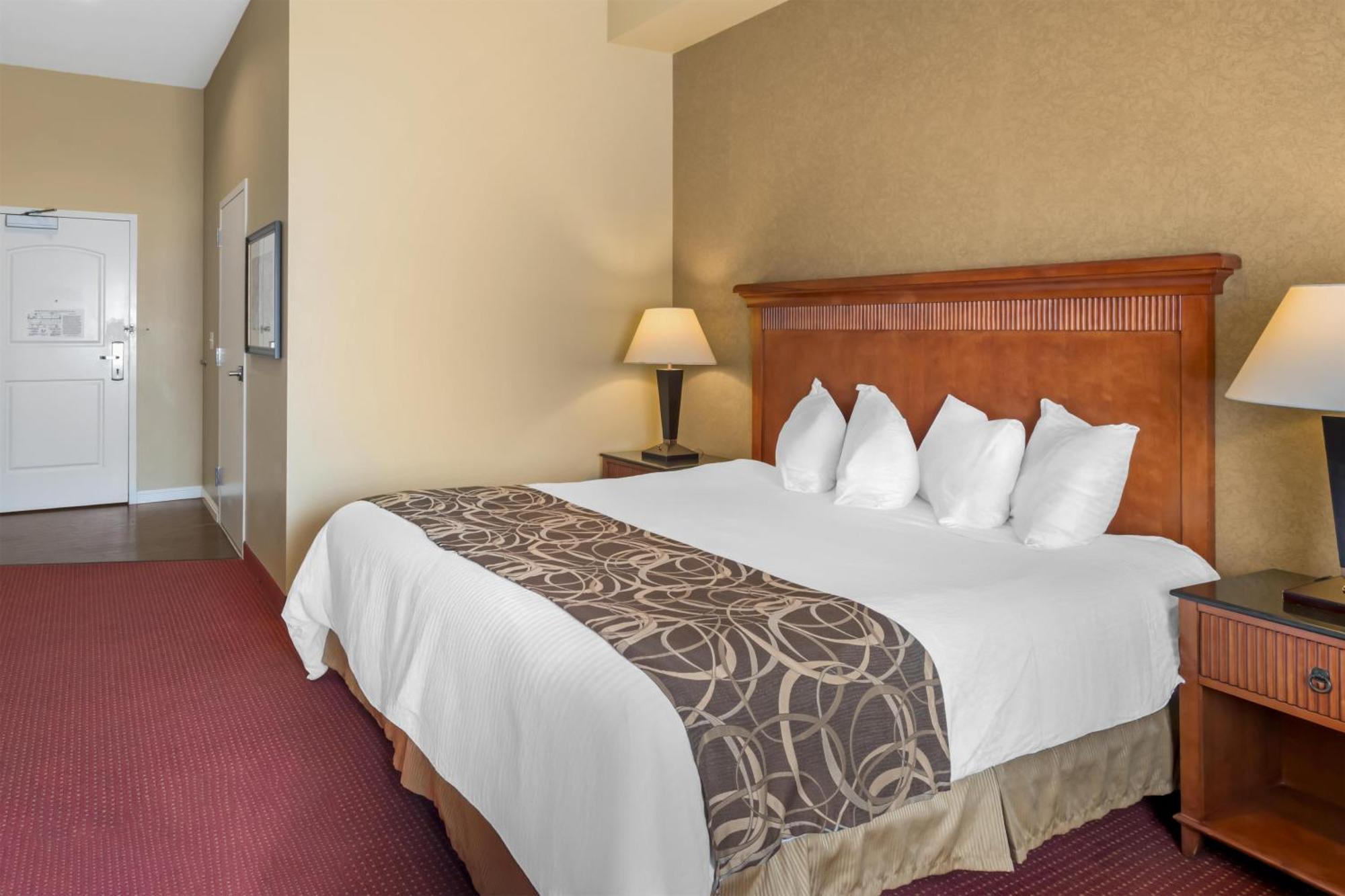 King Room with Roll-in Shower - Disability Access/Non-Smoking