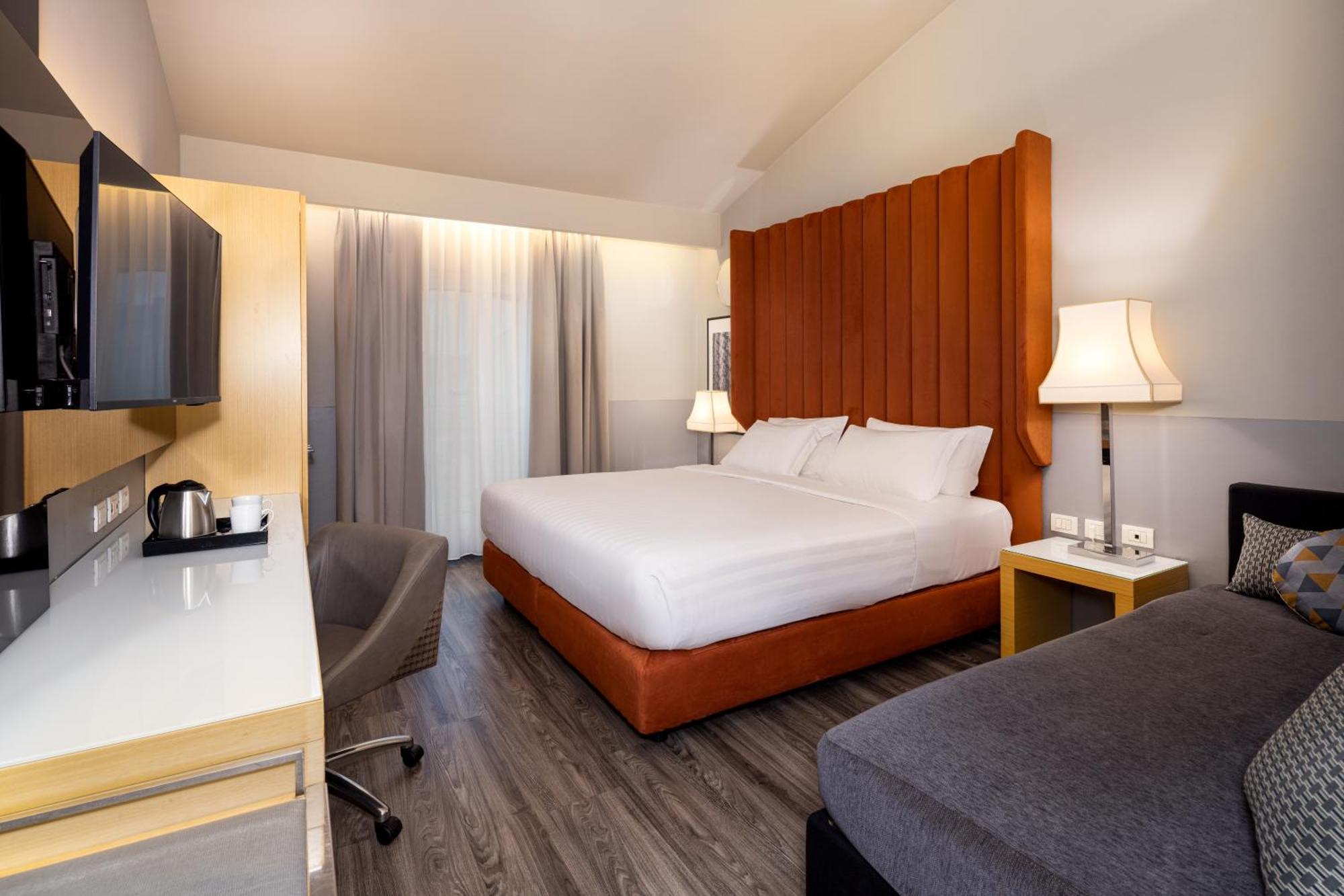 Quarto King Premium com Sofá-cama