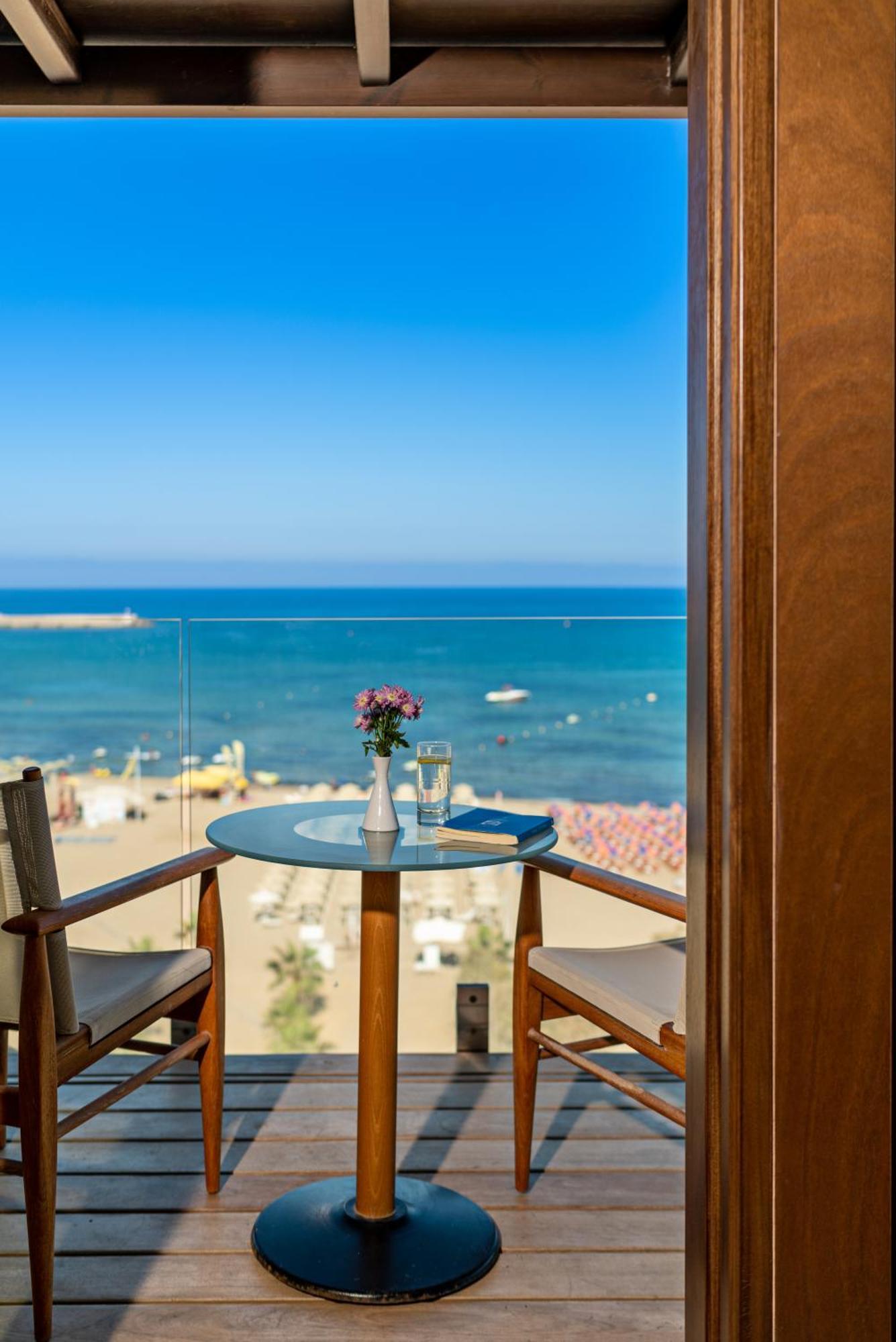 Deluxe Suite with Sea View