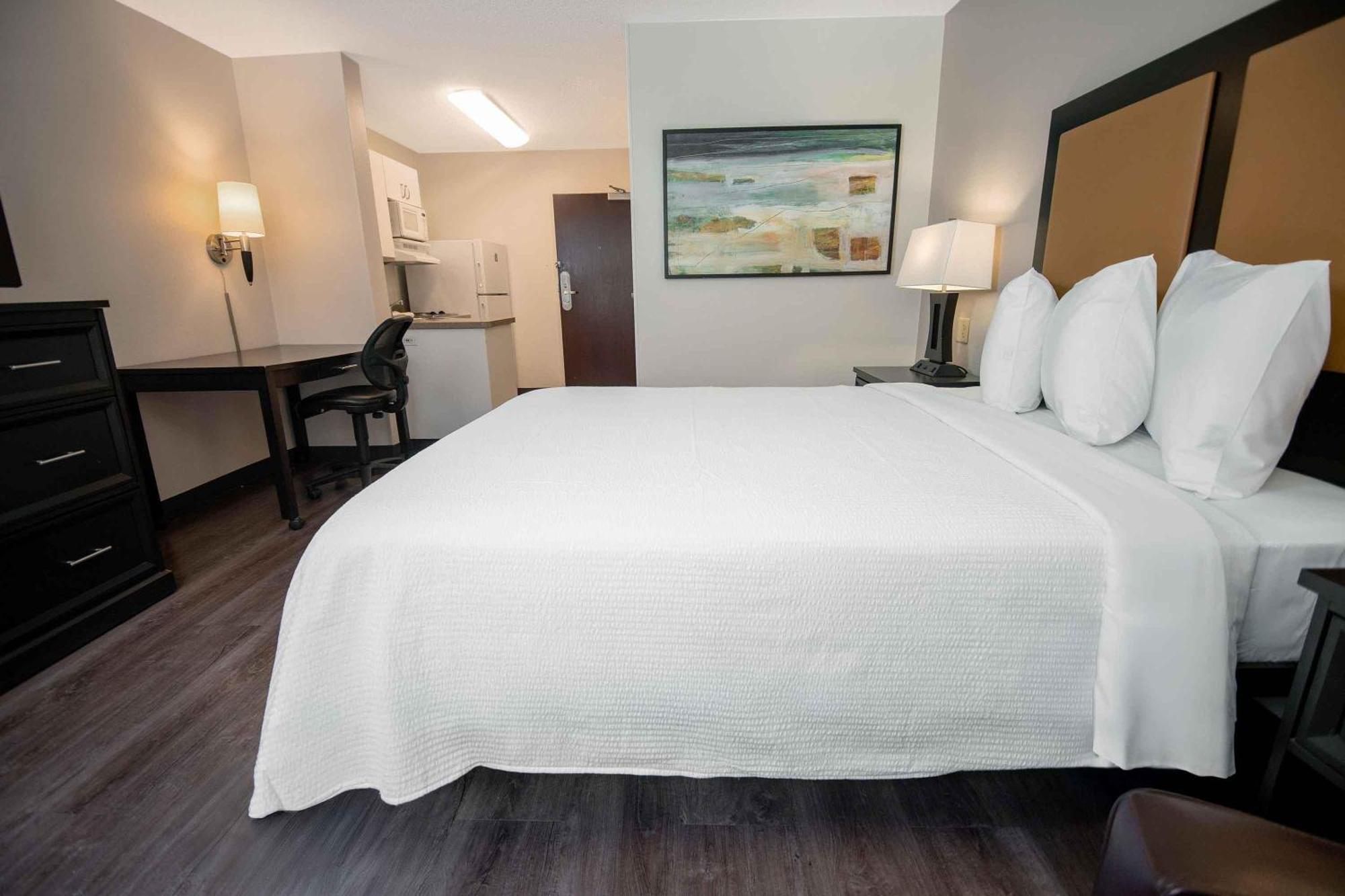 Queen studio with 1 Queen Bed - Disability Access/Non-Smoking