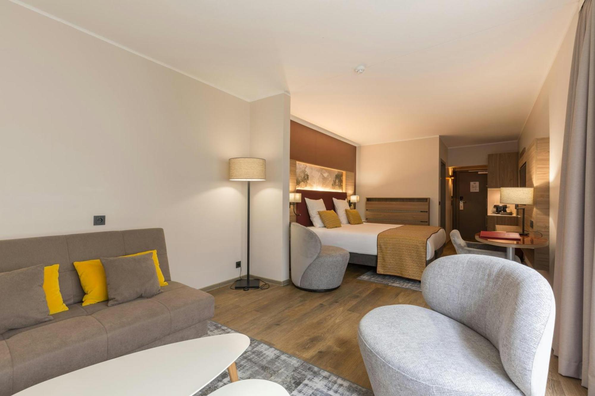 Junior Suite 1 Twin Bed