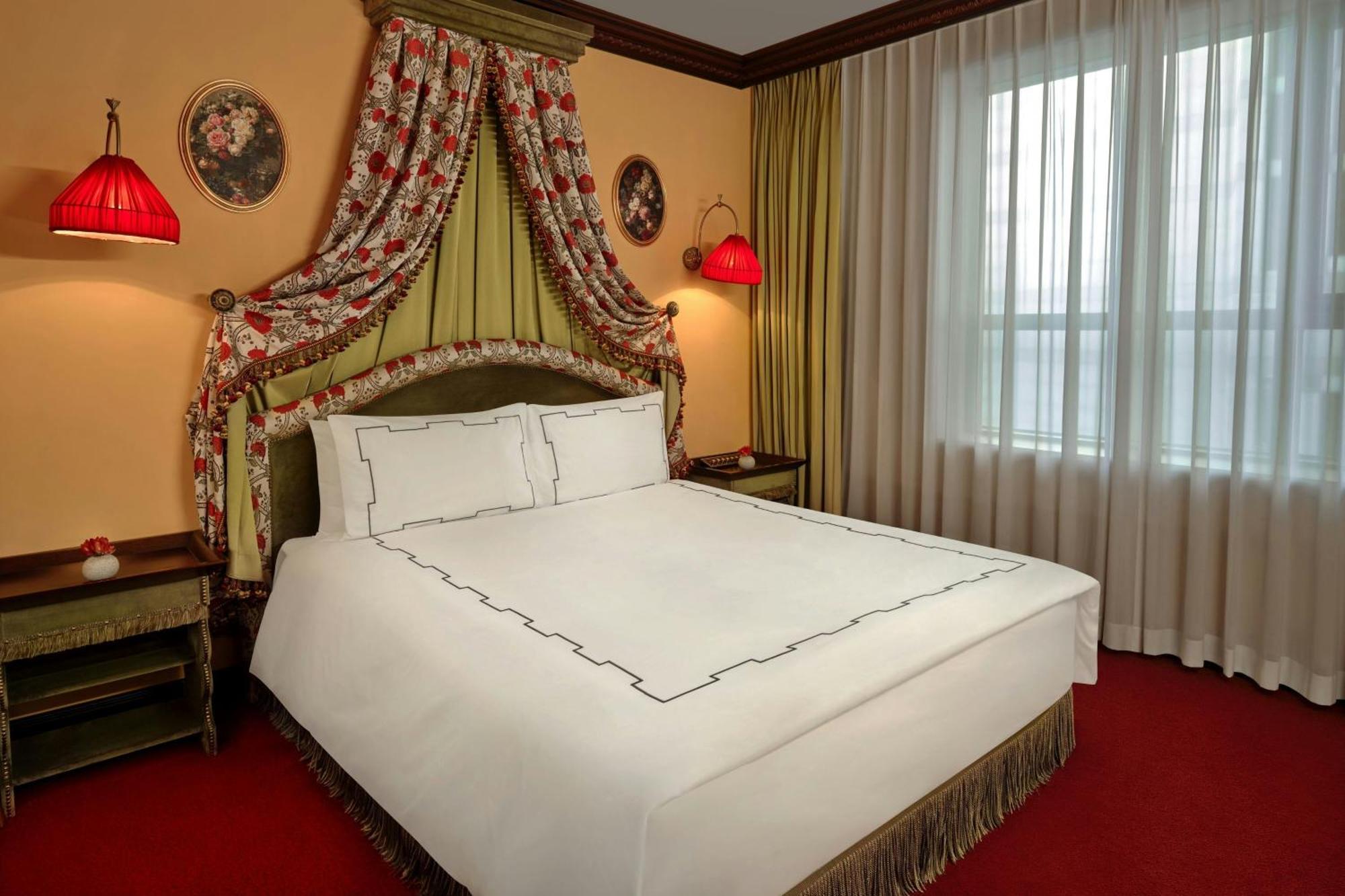 Classic King Room with City View