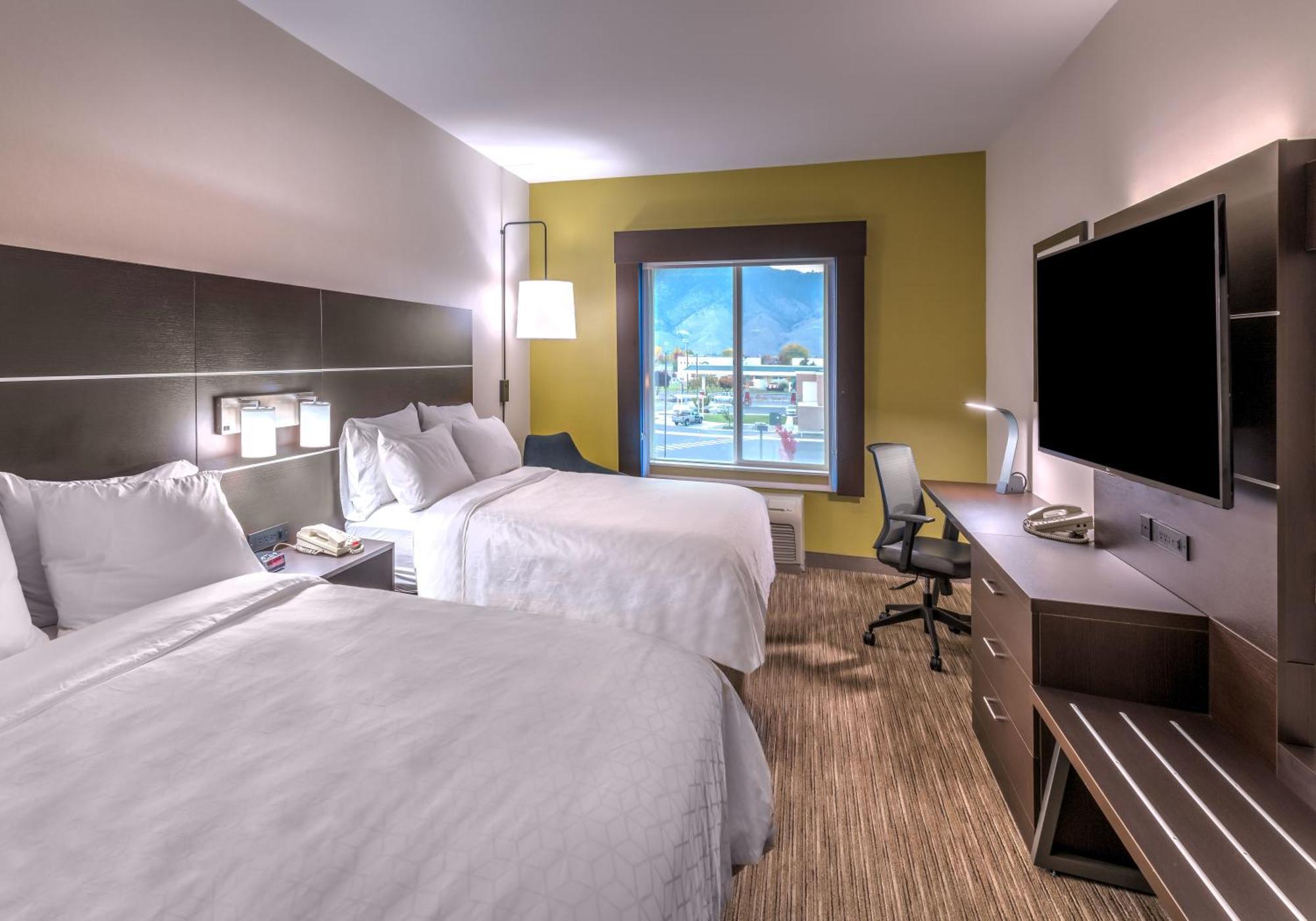Standard Queen Room Two Queen Beds