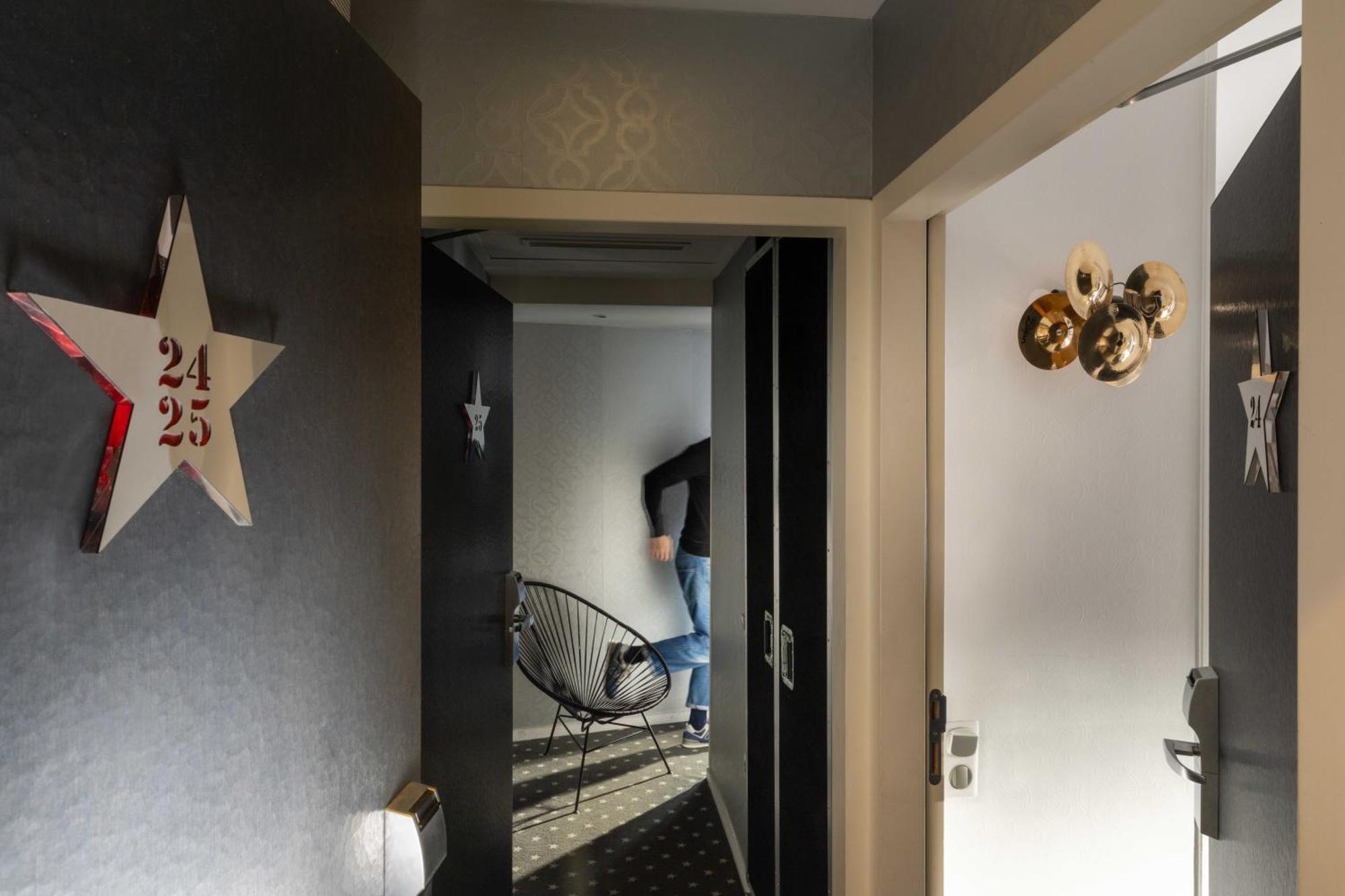 Two Connecting Double Rooms,1765794847:JPEG