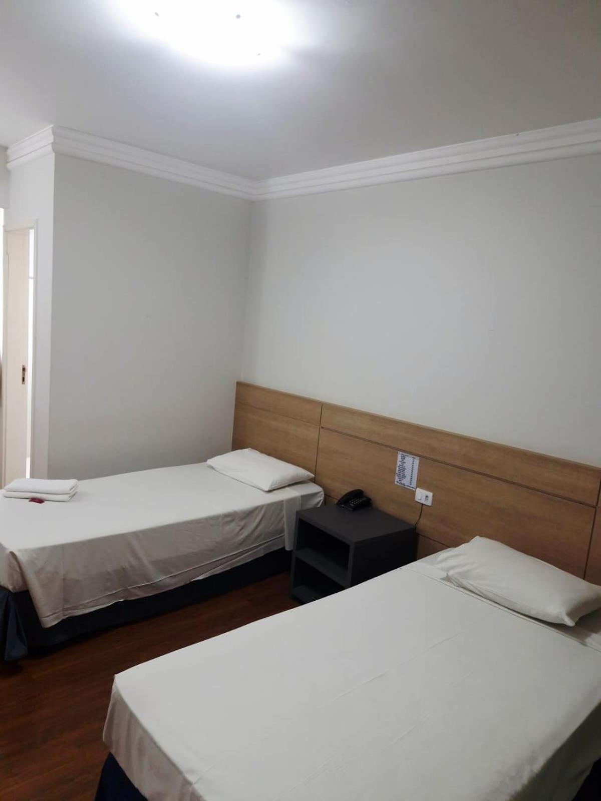 Quarto com 2 Camas de Solteiro