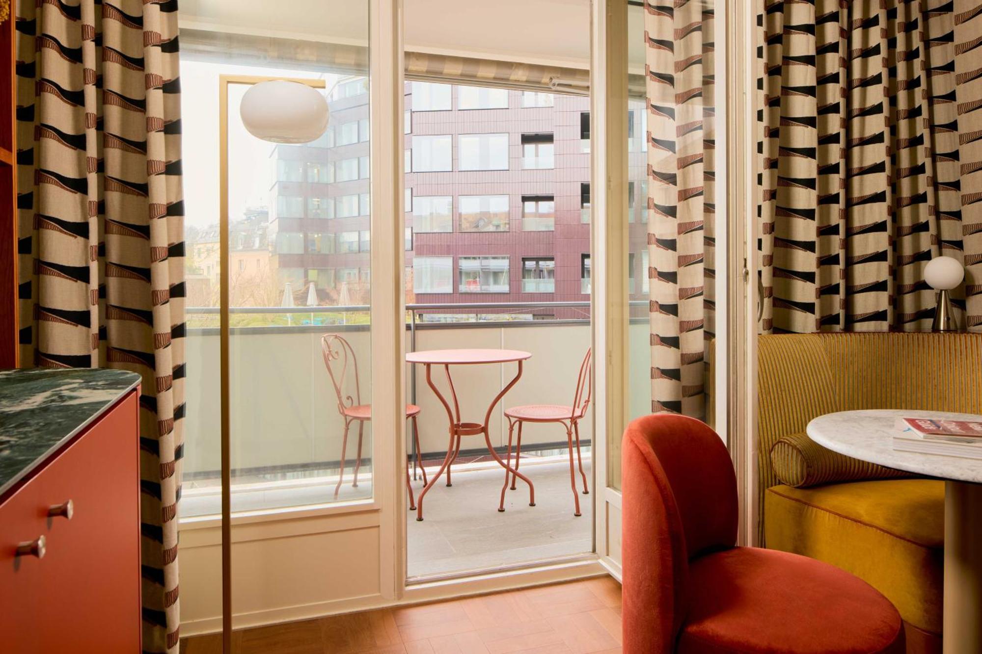 Camera Locke con Balcone