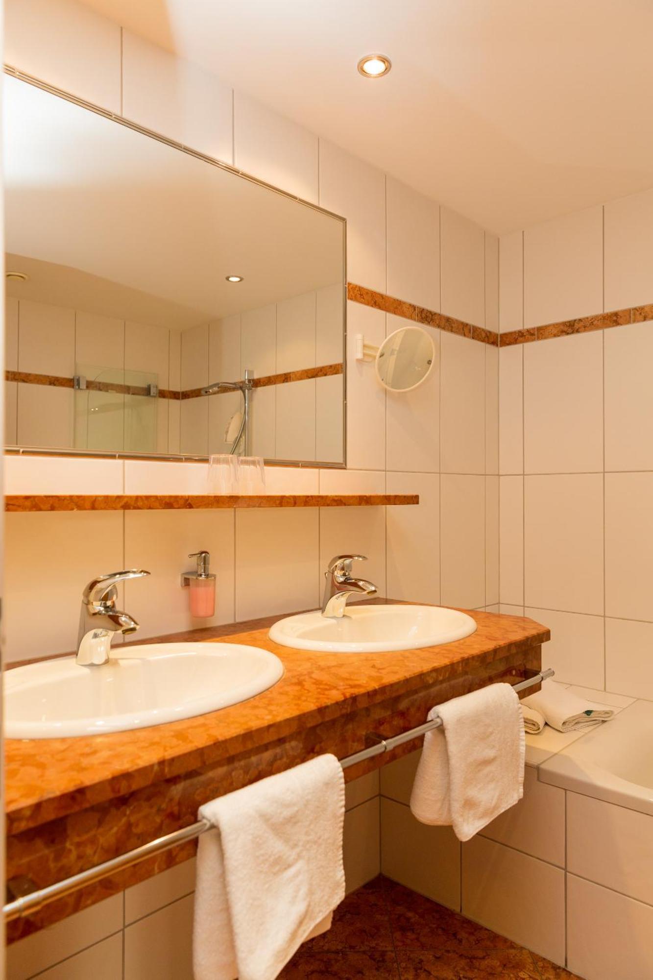 Doppelzimmer mit Balkon