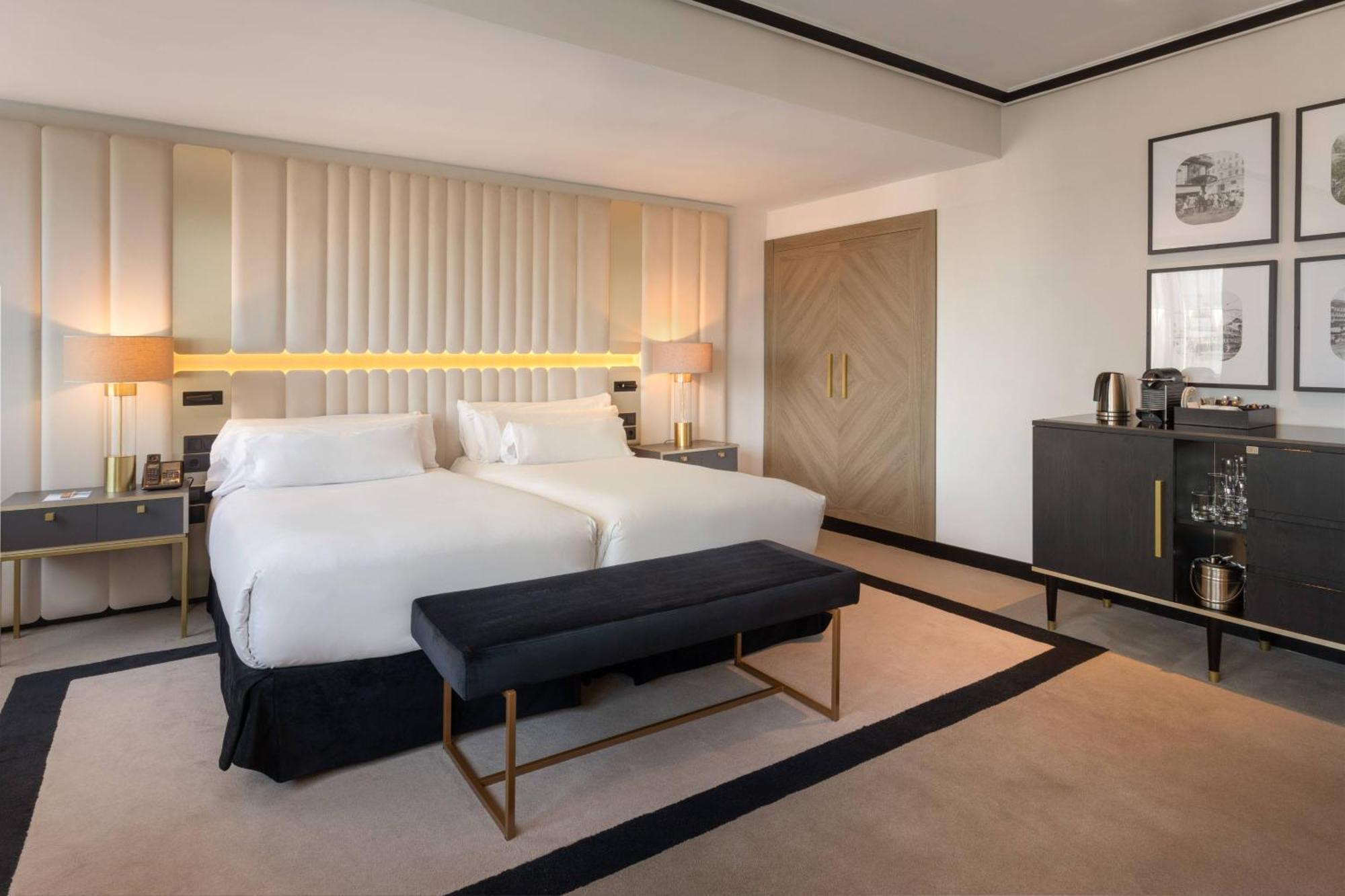 Level Premium Zimmer