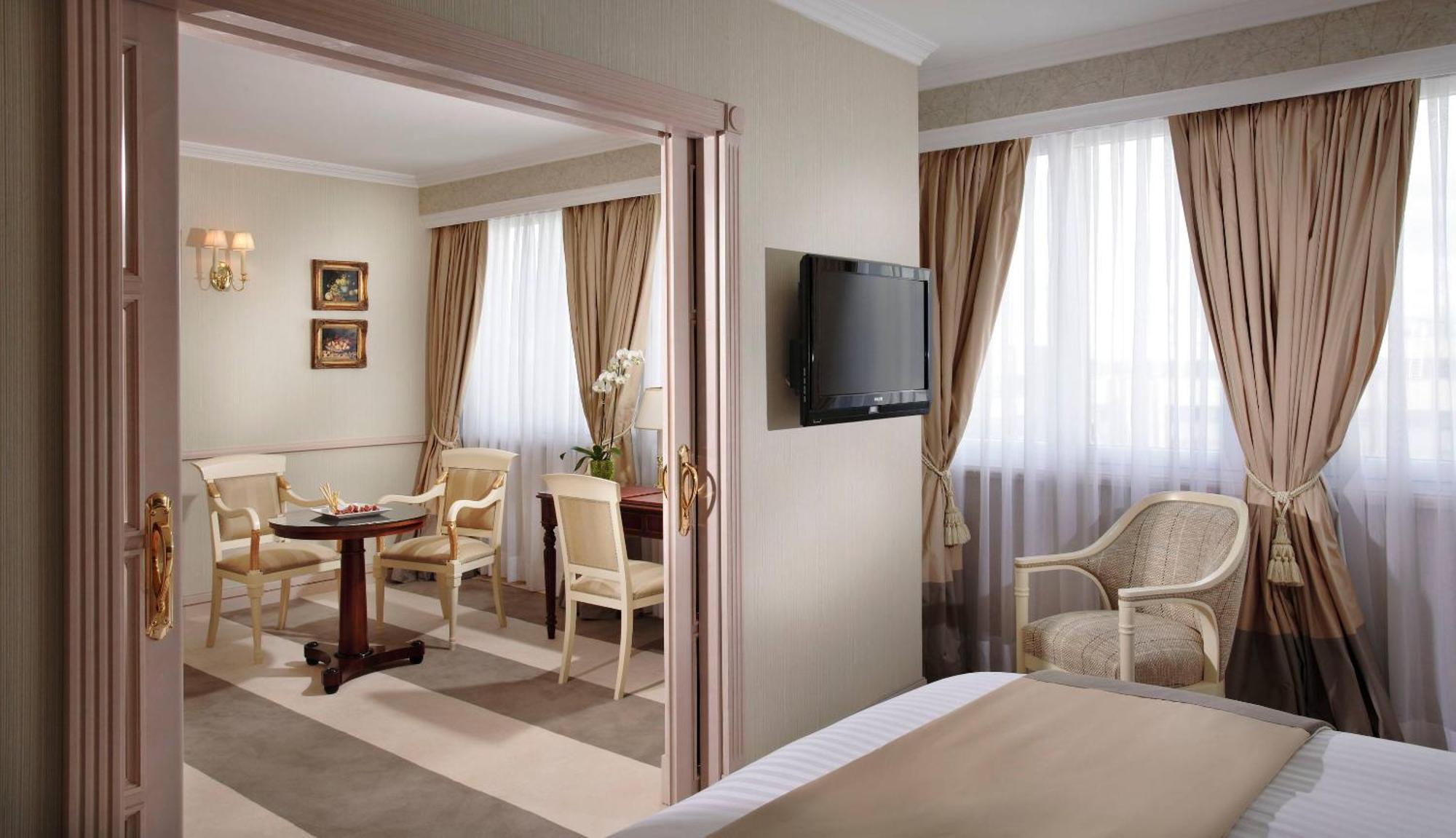 Level Junior Suite