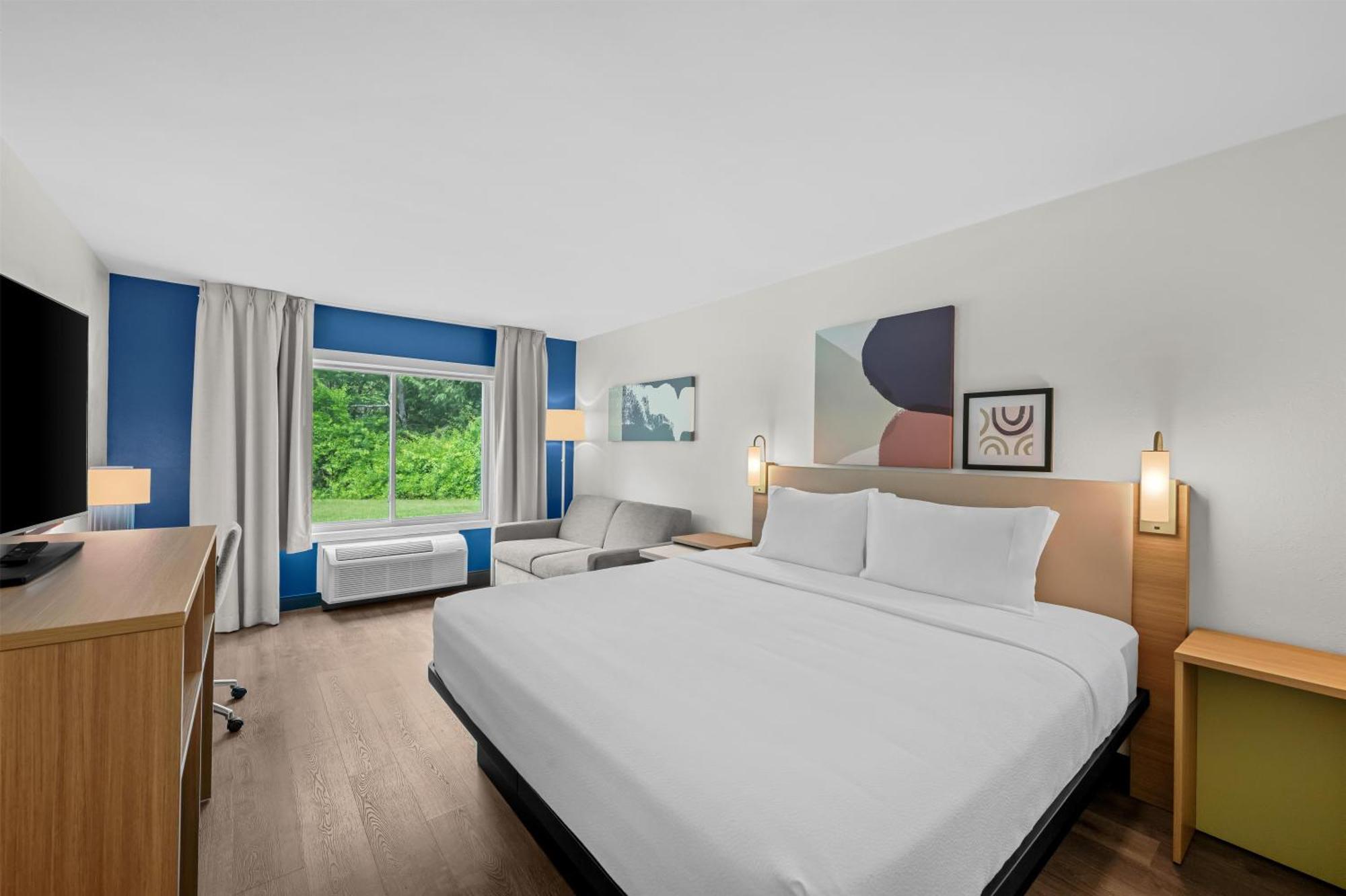 King Room with Sofa Bed - Non-Smoking