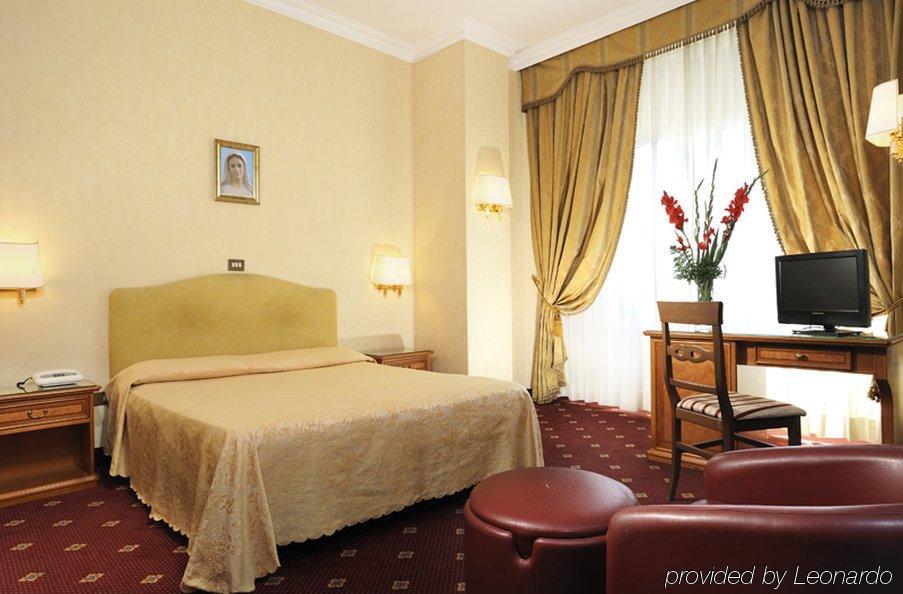 Doppel- oder Zweibettzimmer