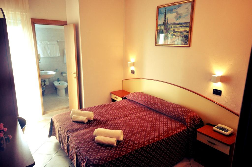 Double or Twin Room Balcony Partial Sea View