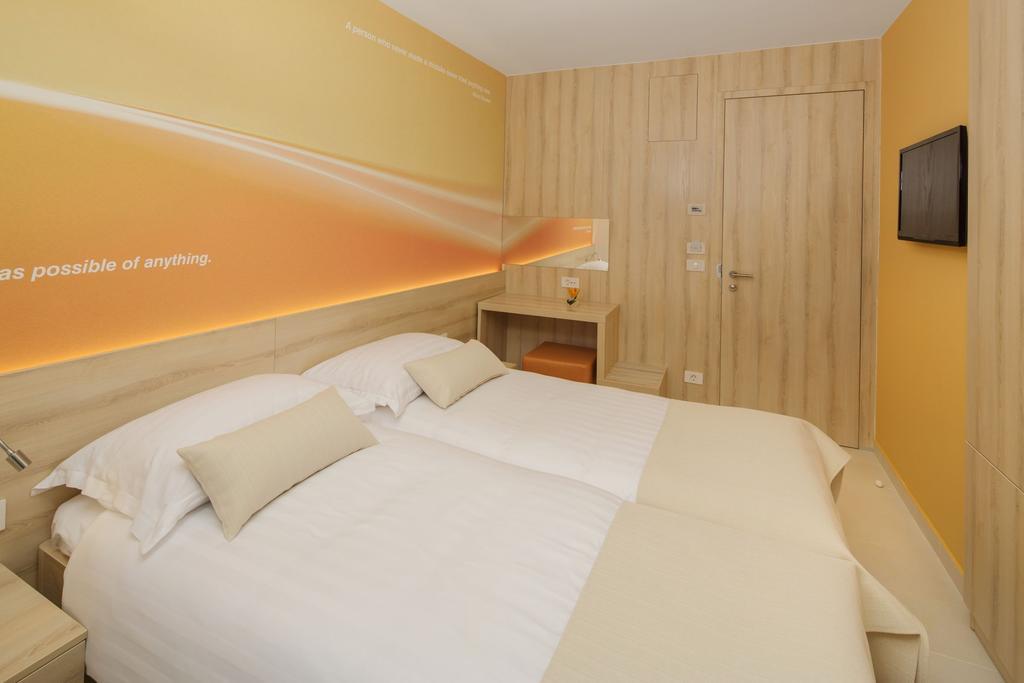 Habitación Clásica con balcón - Lado parque