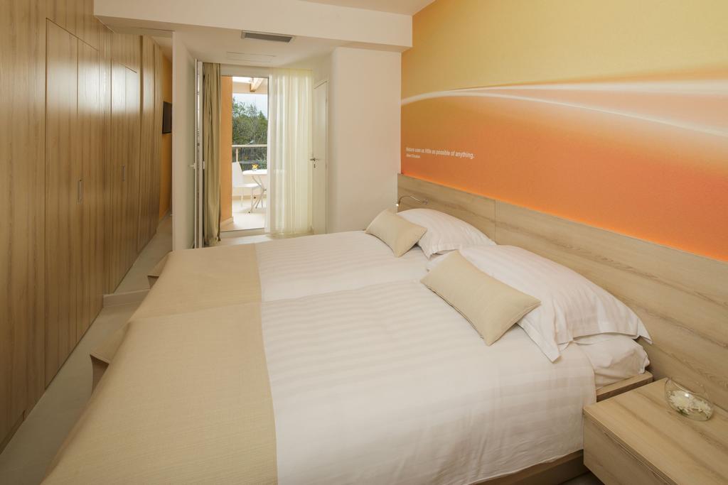 Habitación Clásica comunicada con balcón - Lado parque