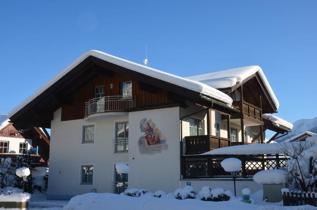 Jumbo Double Room in Haus Windrose