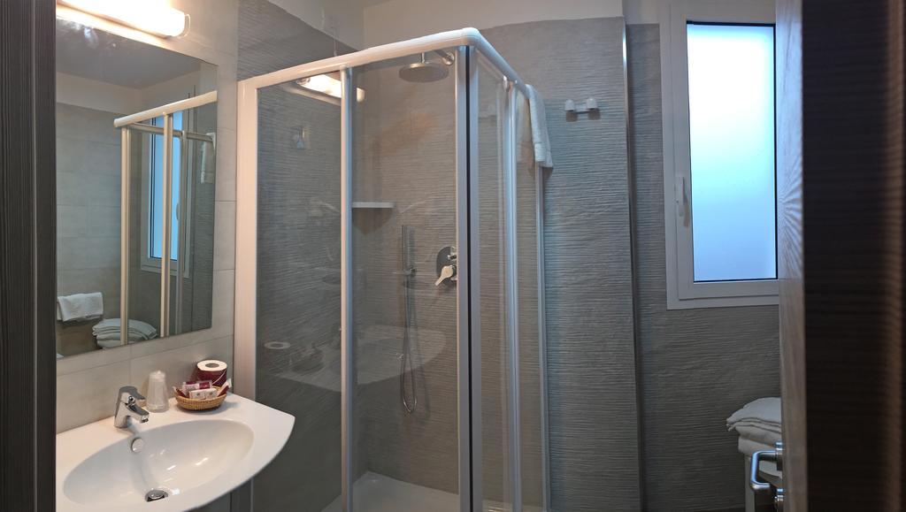 Single Room,255781221:JPEG