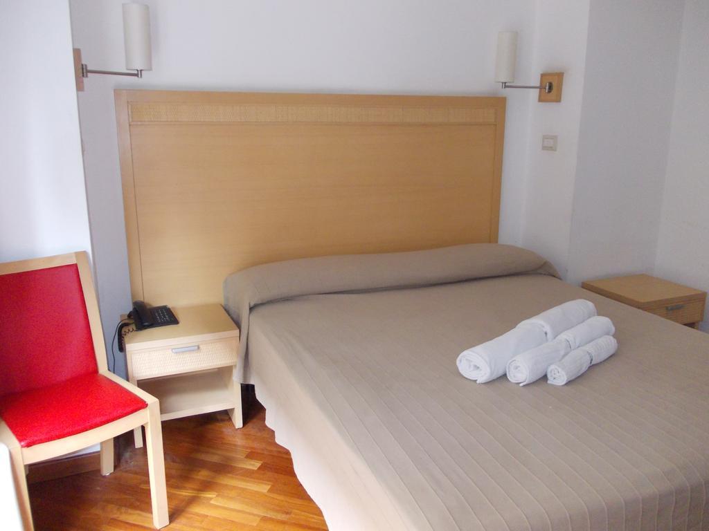 Doppel- oder Zweibettzimmer